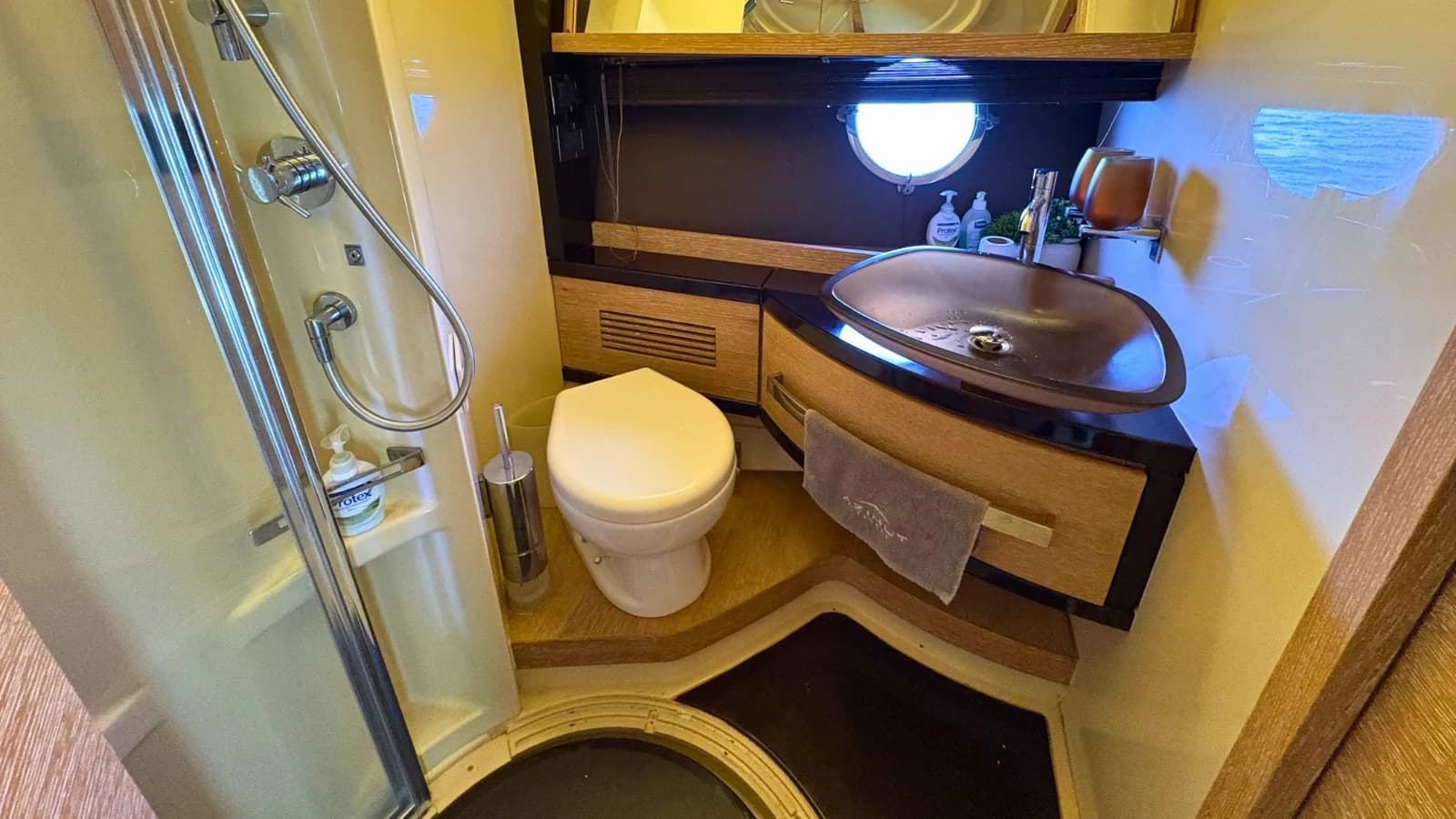 Azimut 64 — foto 16