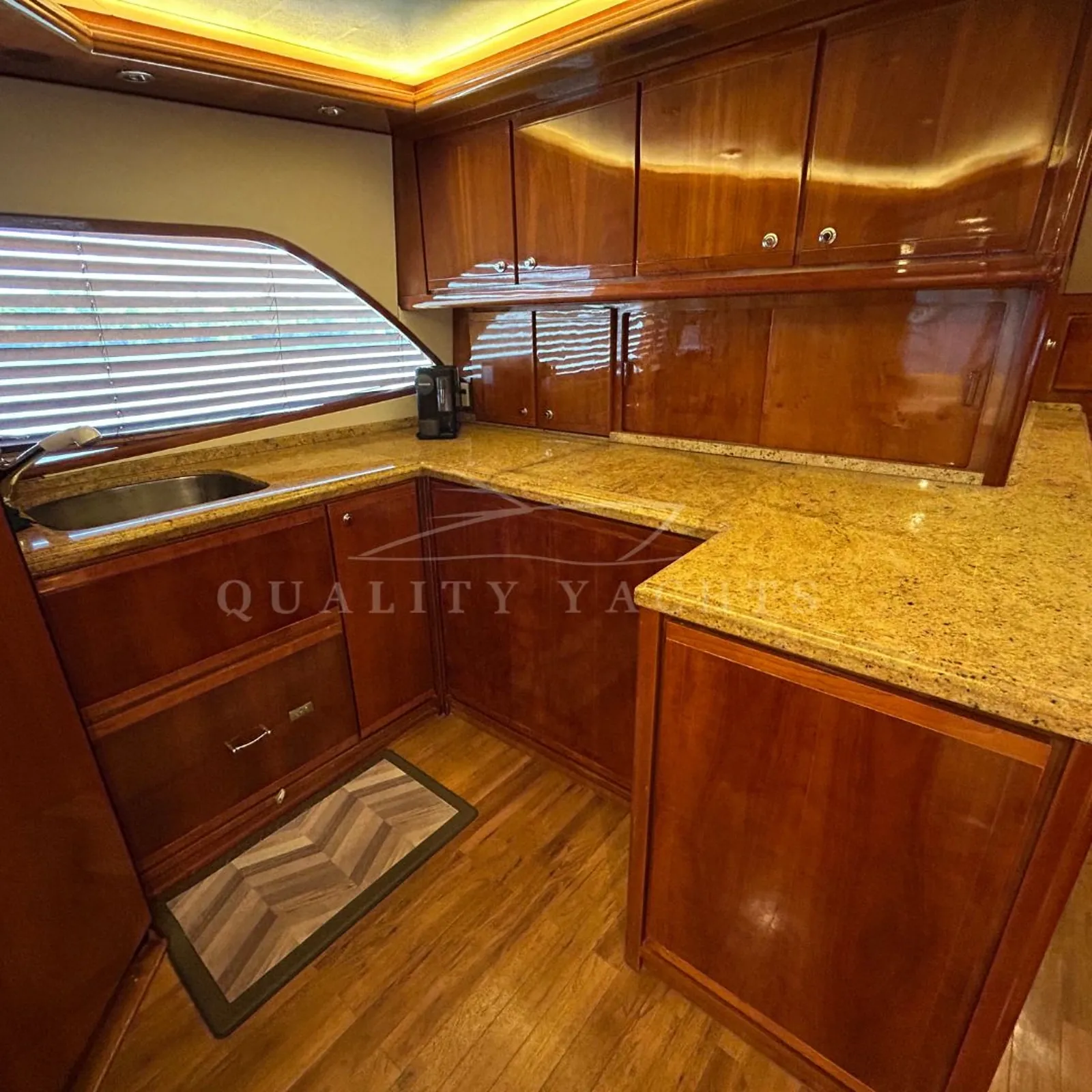 Bertram 63 — foto 11