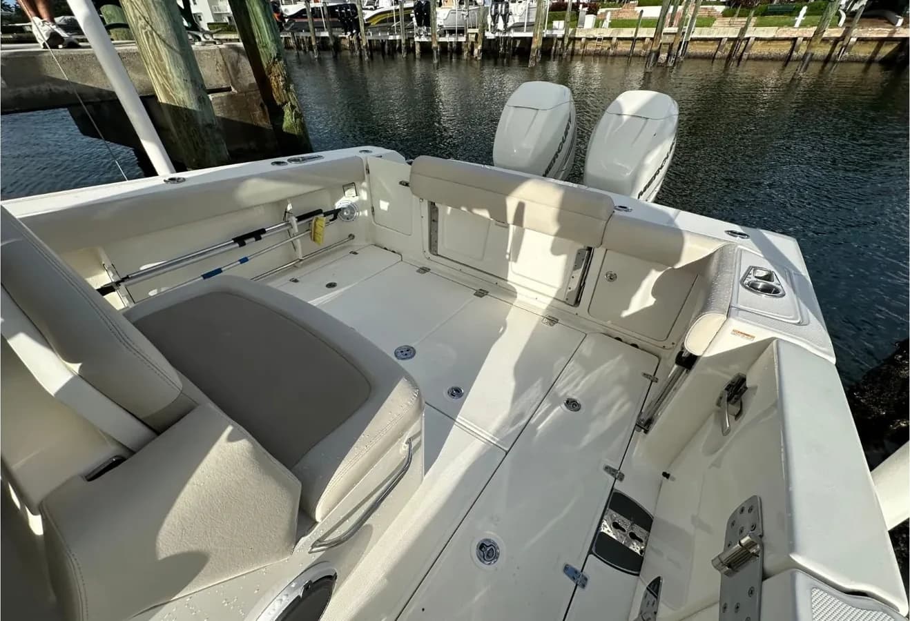 Boston Whaler 330 Outrage — photo 5