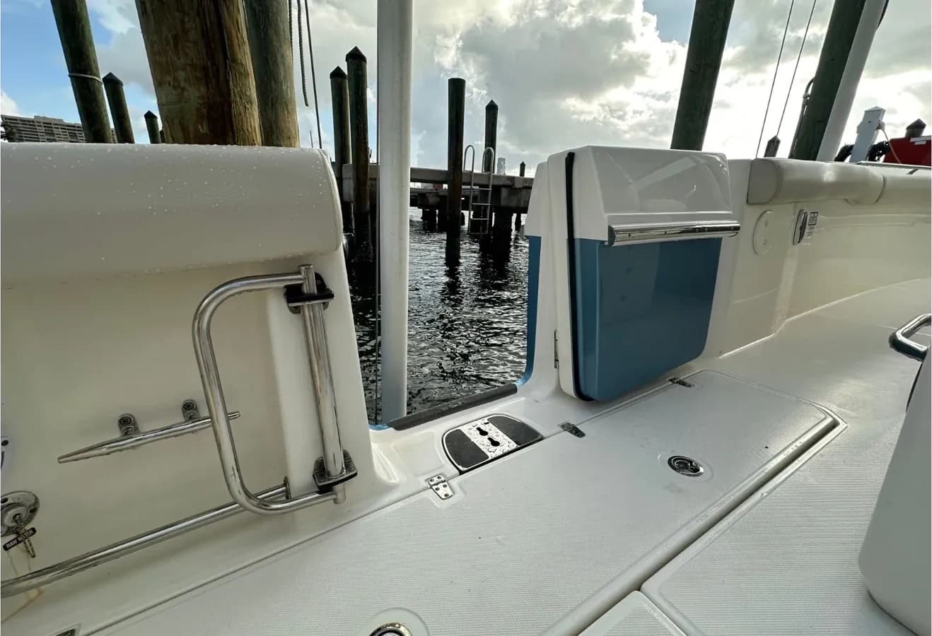 Boston Whaler 330 Outrage — photo 6