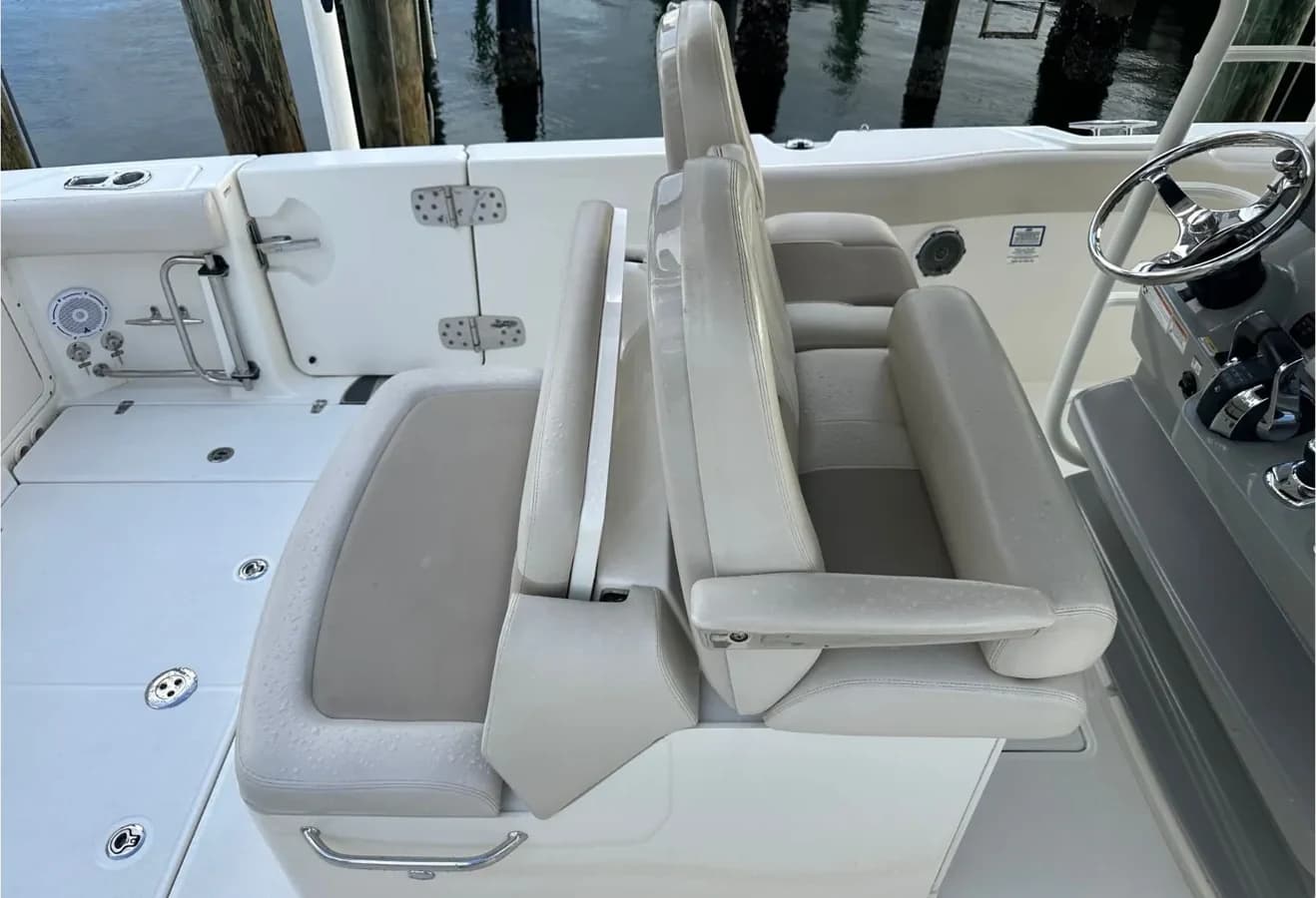 Boston Whaler 330 Outrage — photo 8