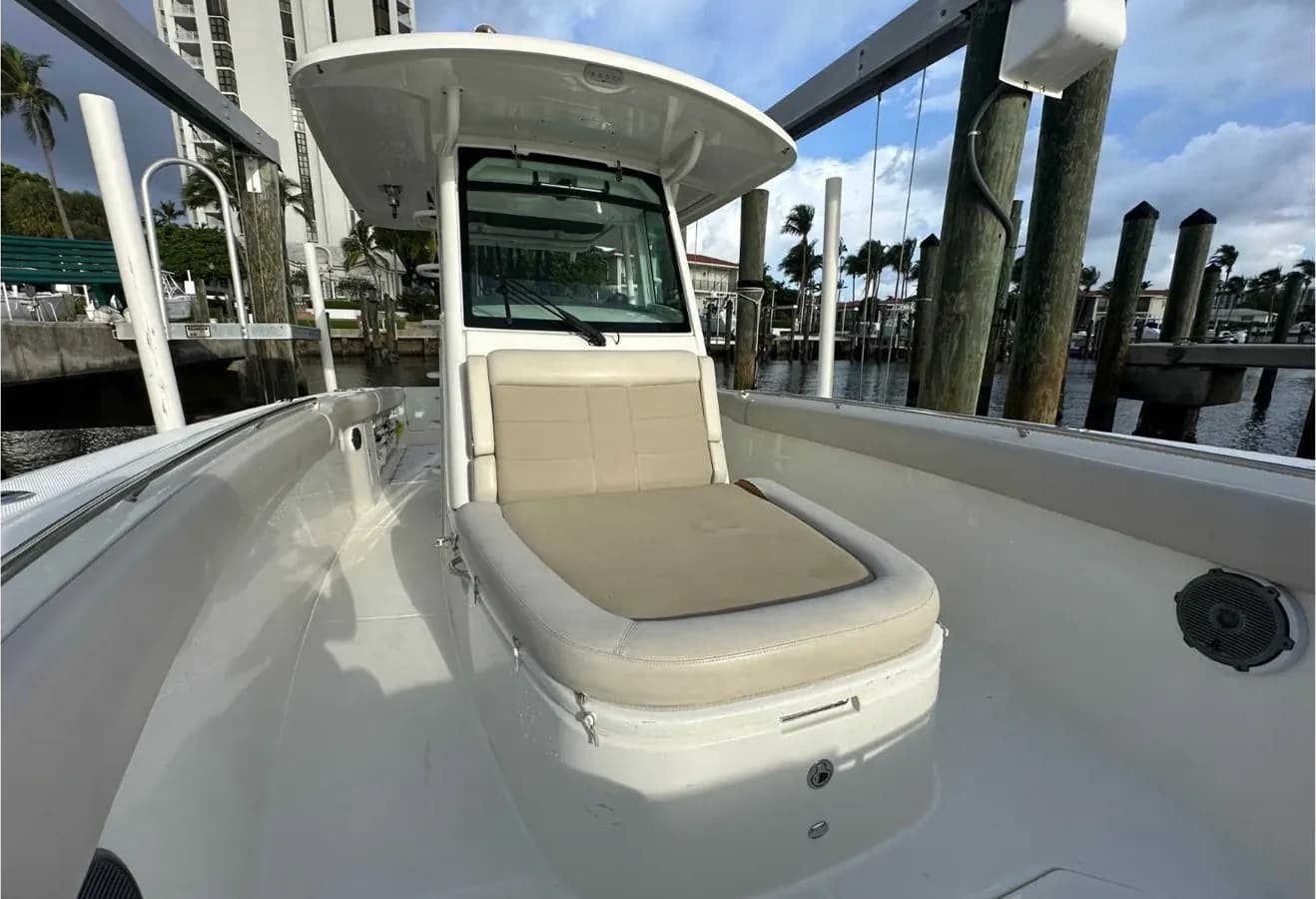 Boston Whaler 330 Outrage — photo 11
