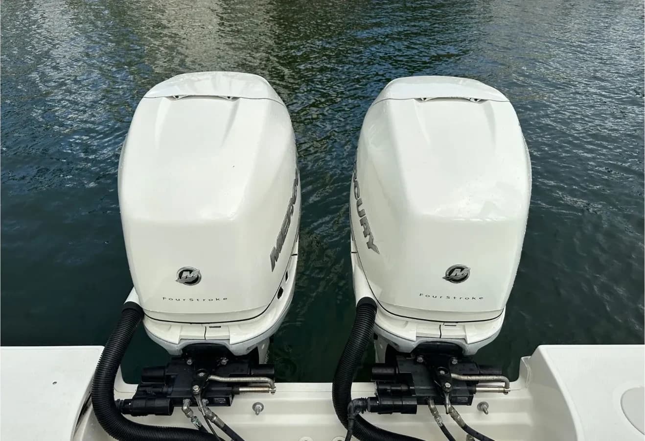 Boston Whaler 330 Outrage — photo 14