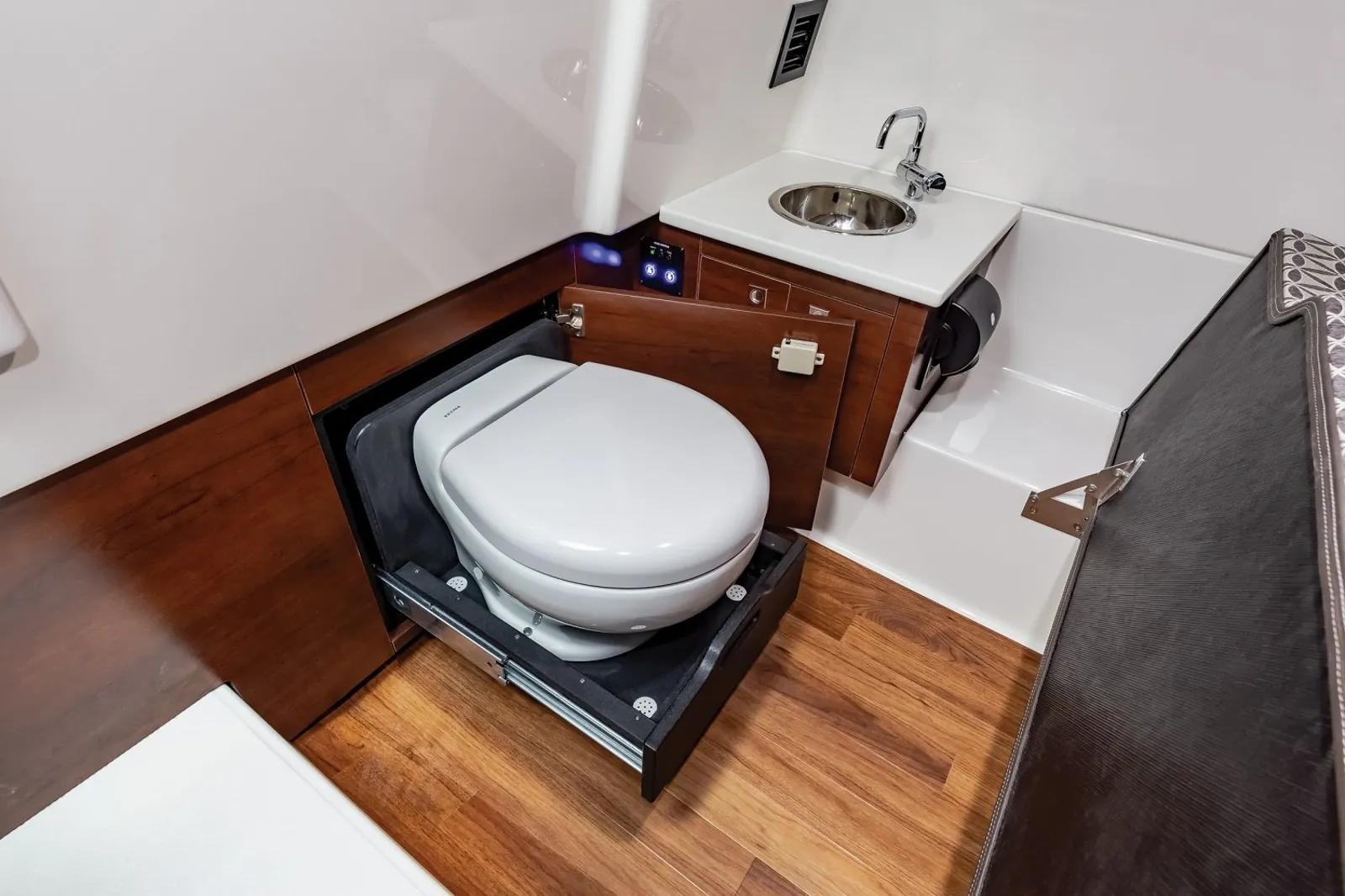 Chaparral 300 OSX — foto 5