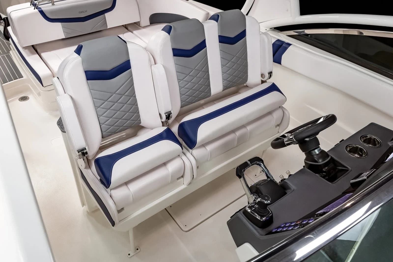 Chaparral 300 OSX — foto 12
