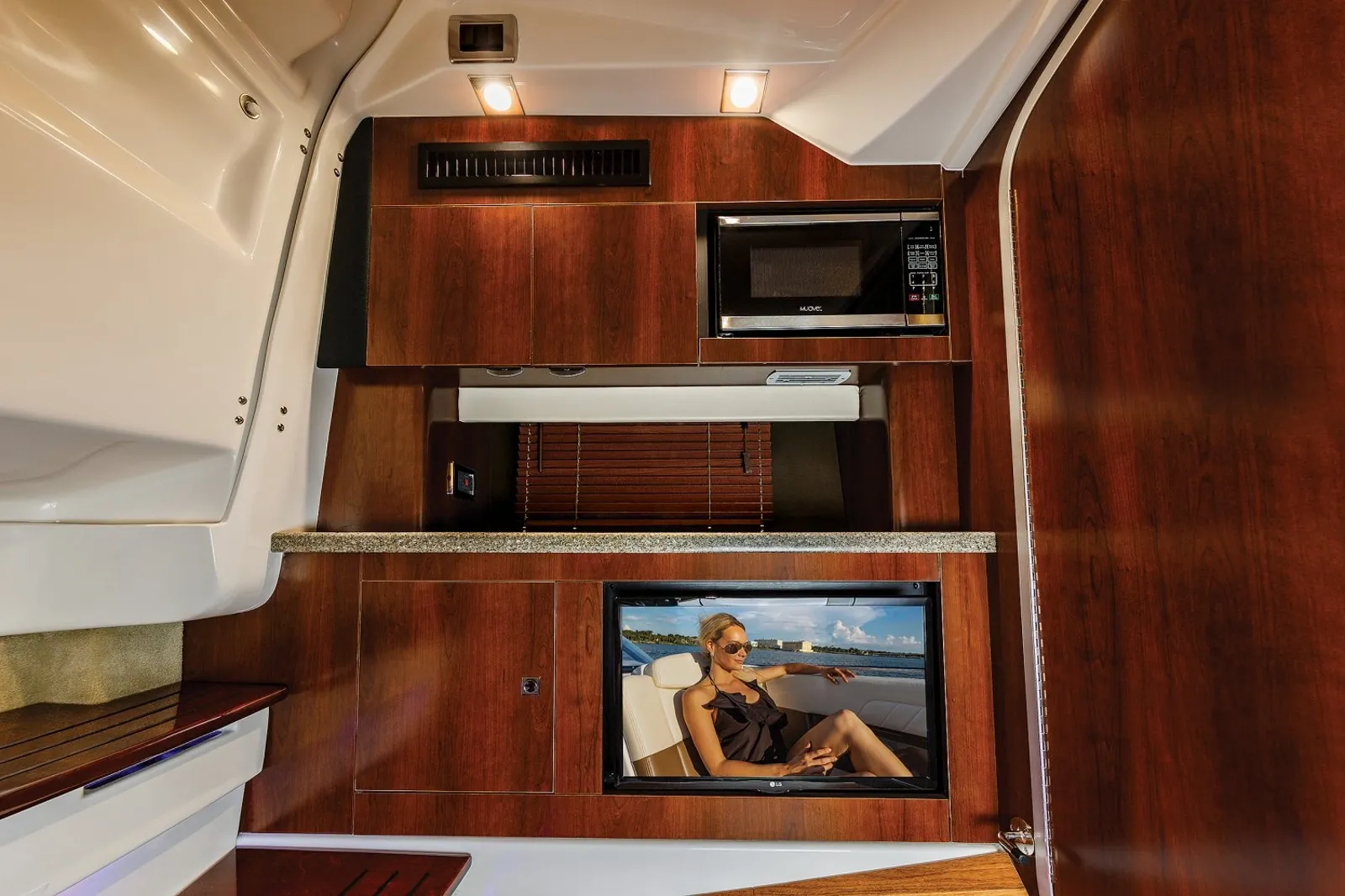 Chaparral 347 SSX — foto 3