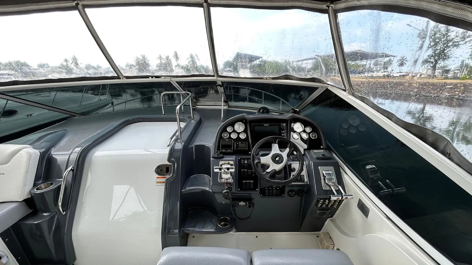 Cruisers Yachts Express 33 — foto 6