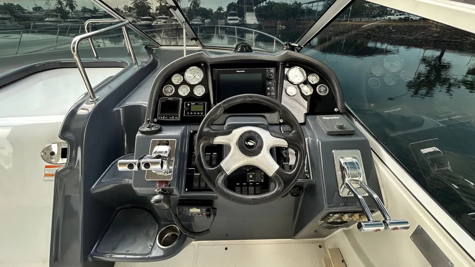 Cruisers Yachts Express 33 — foto 7