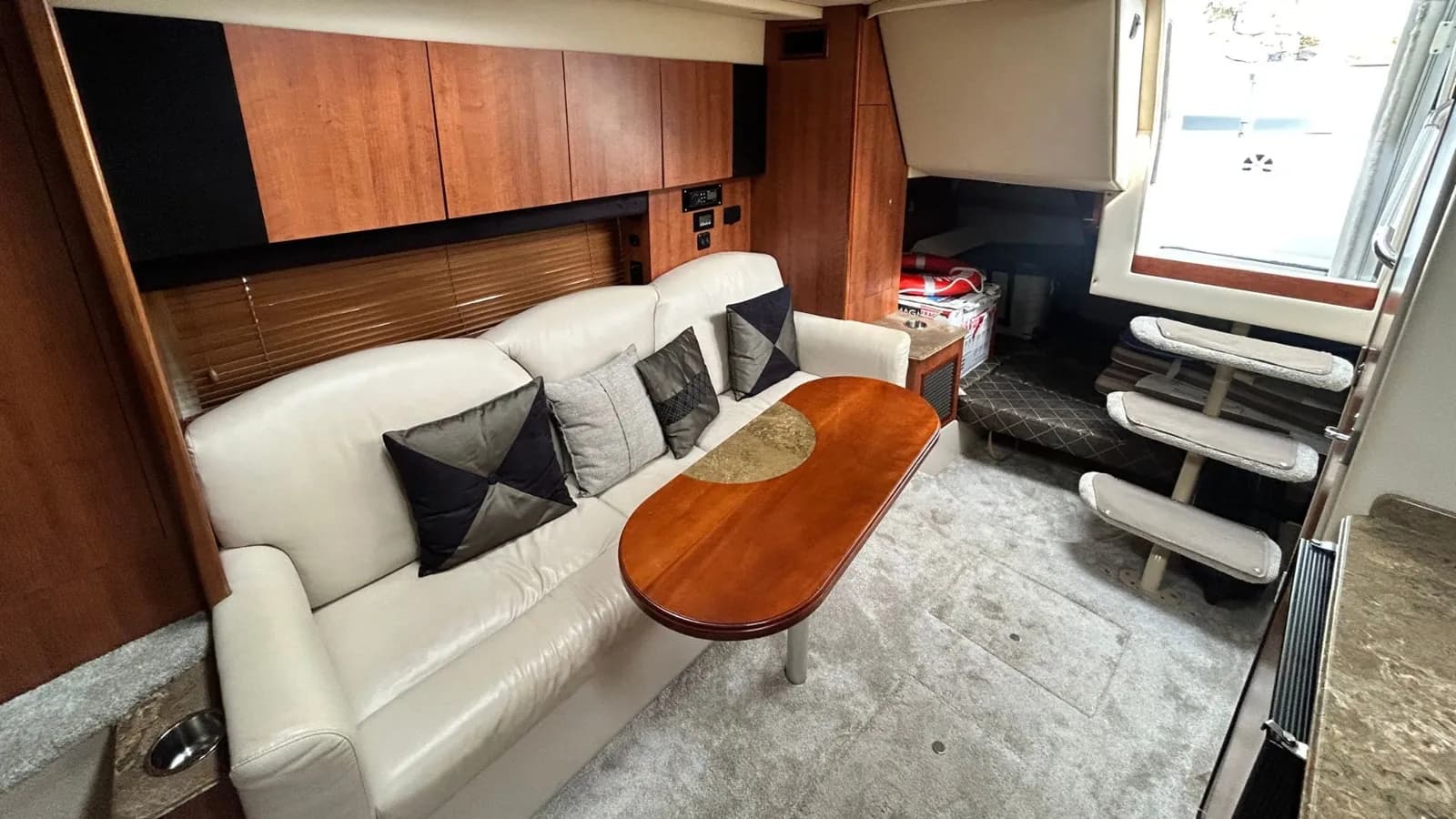 Cruisers Yachts Express 33 — foto 11