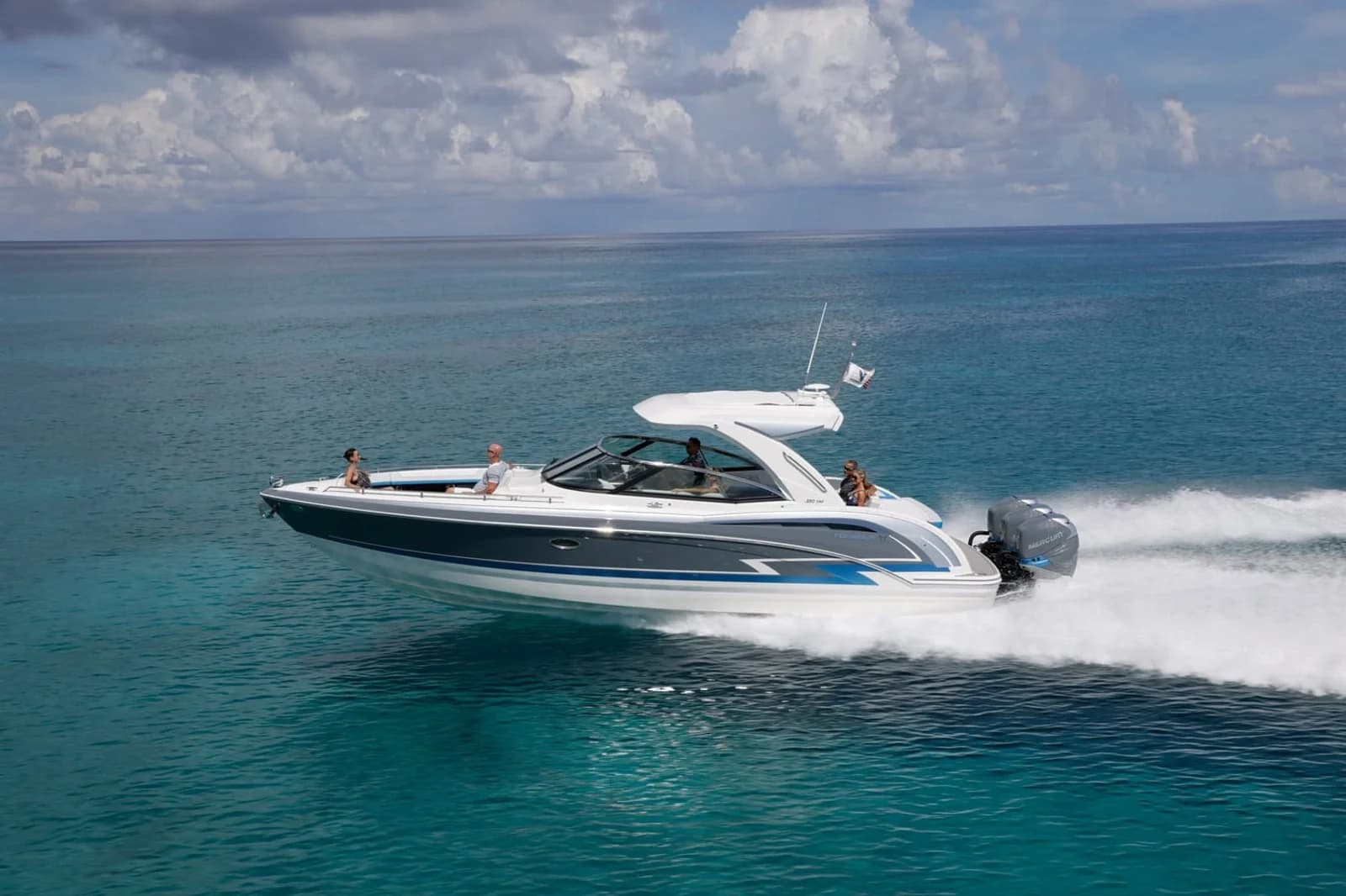 Formula 350 Crossover Bowrider — photo 6