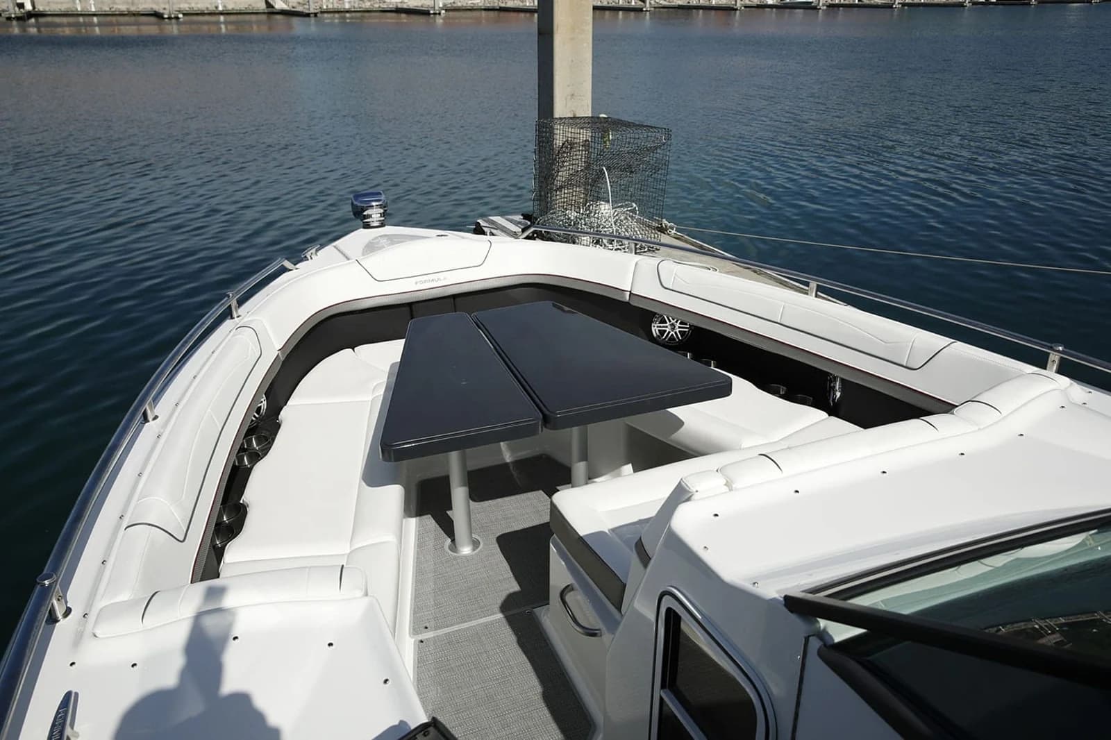 Formula 350 Crossover Bowrider — photo 8