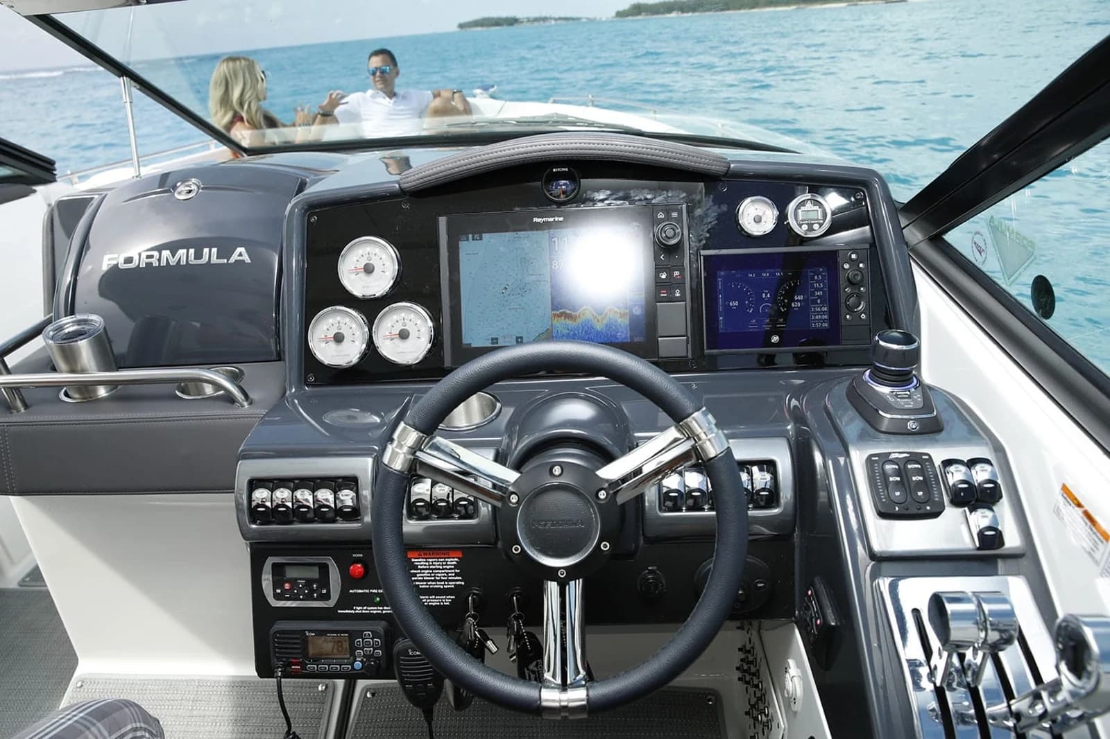 Formula 350 Crossover Bowrider — photo 11
