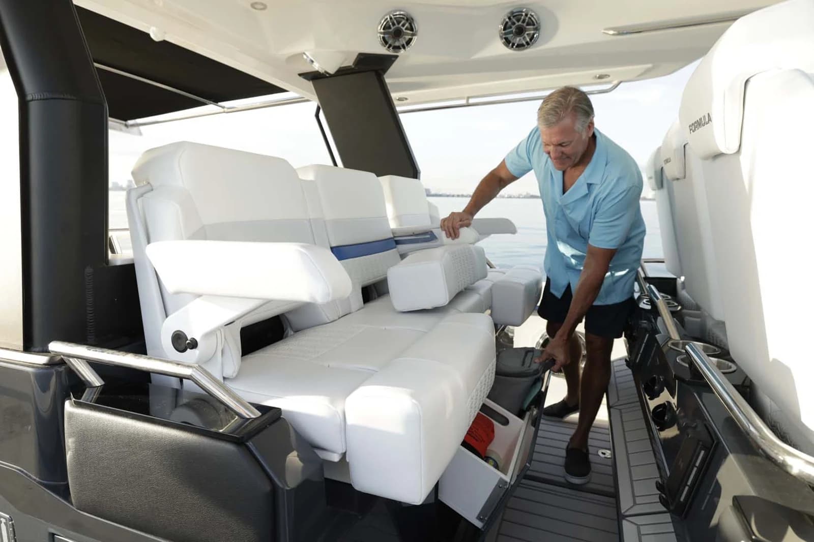 Formula 457 Center Console Fish — photo 12
