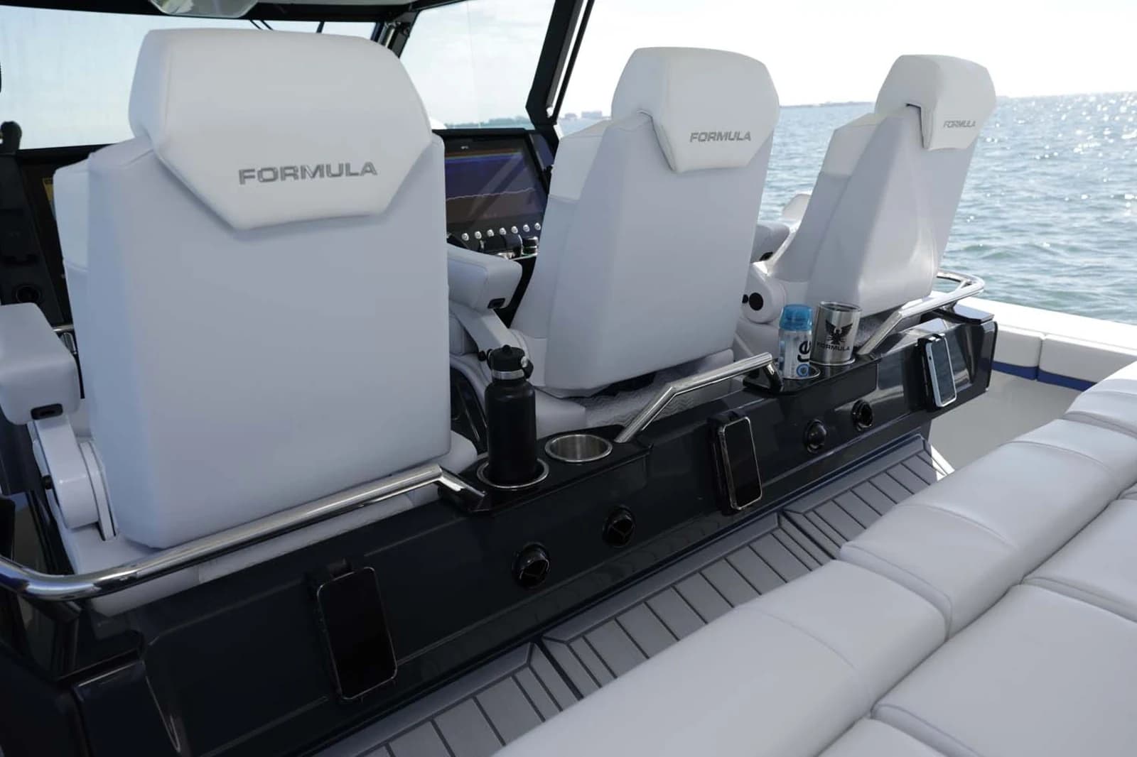 Formula 457 Center Console Fish — photo 13