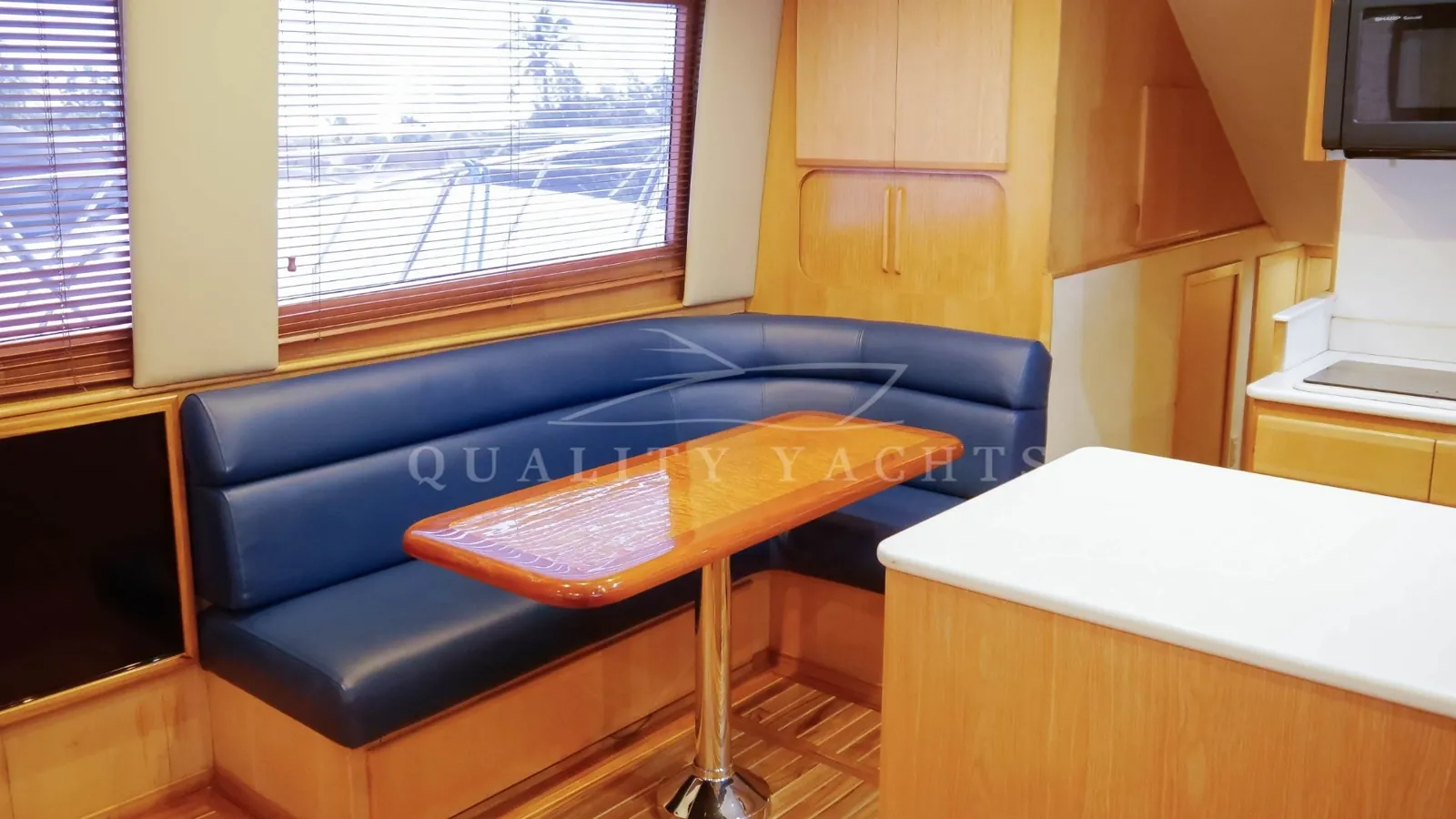 Hatteras 50 Convertible — foto 10