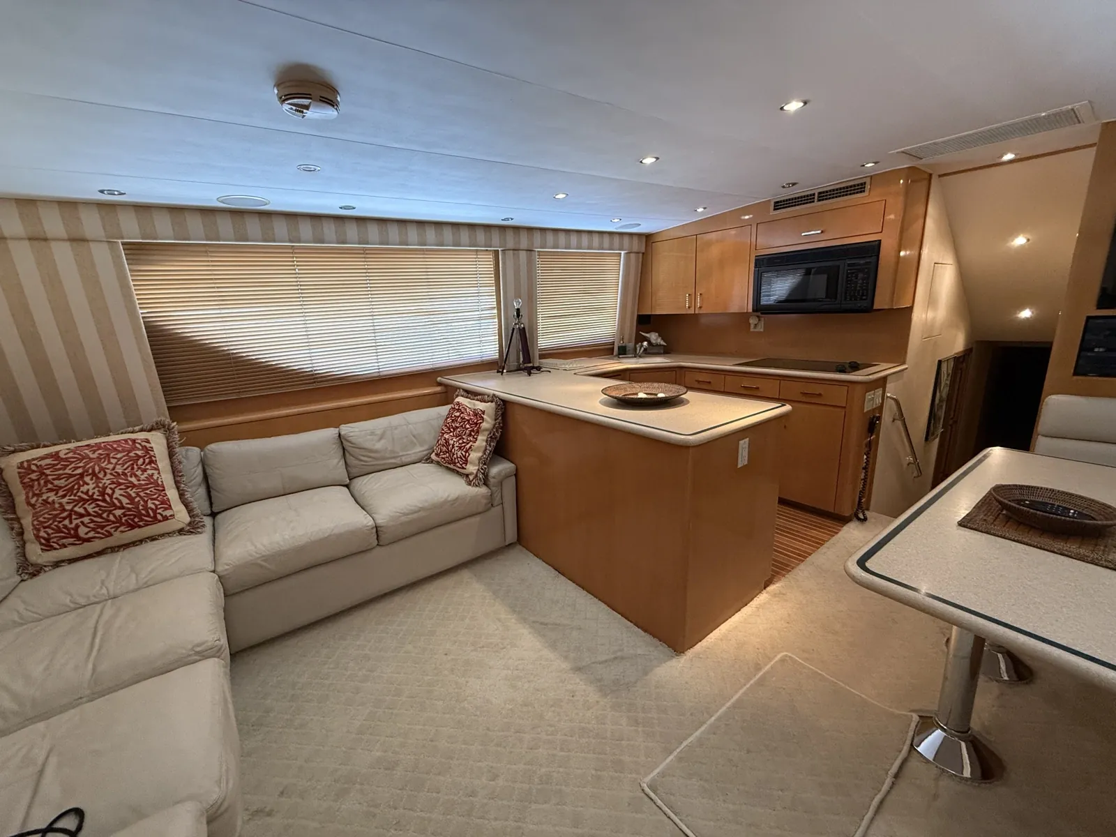 Hatteras 55 Convertible — foto 2