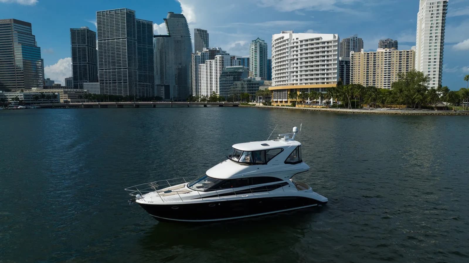 Meridian 441 Sedan — foto 2