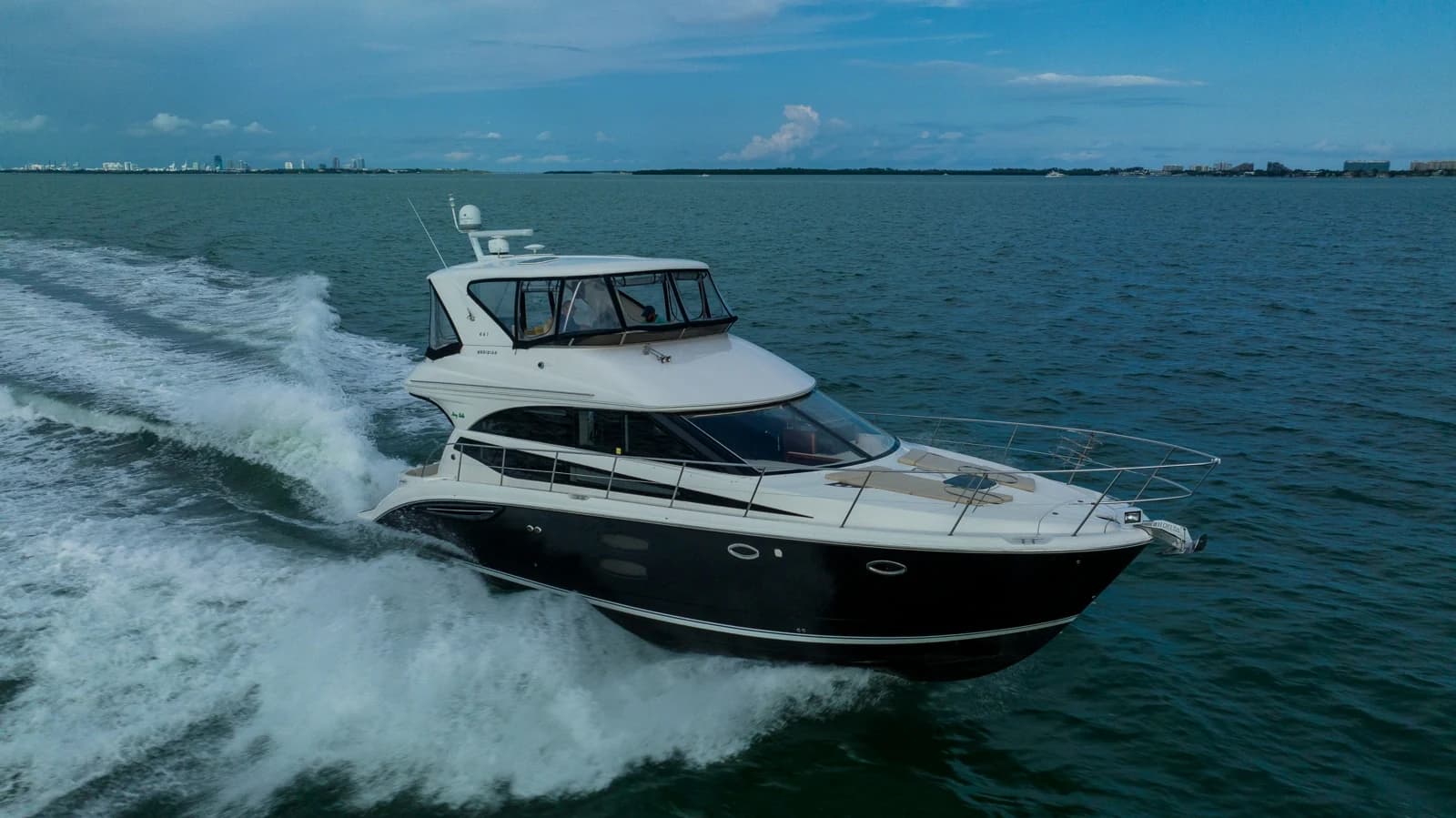 Meridian 441 Sedan — foto 16