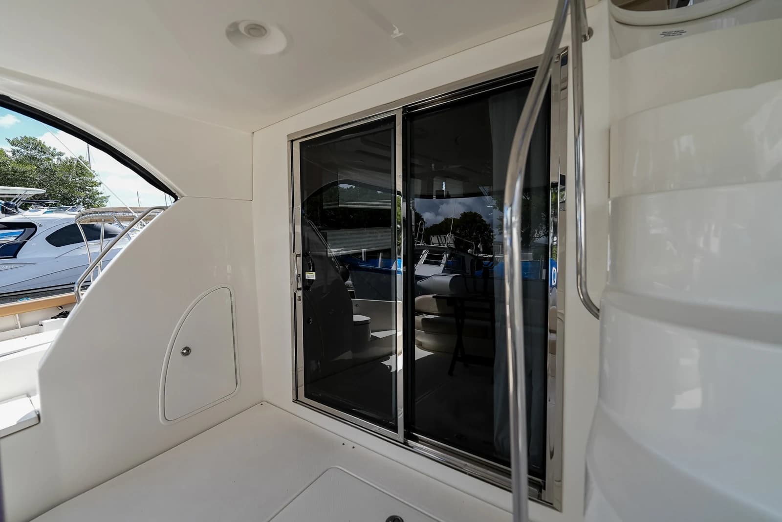 Meridian 441 Sedan — foto 24