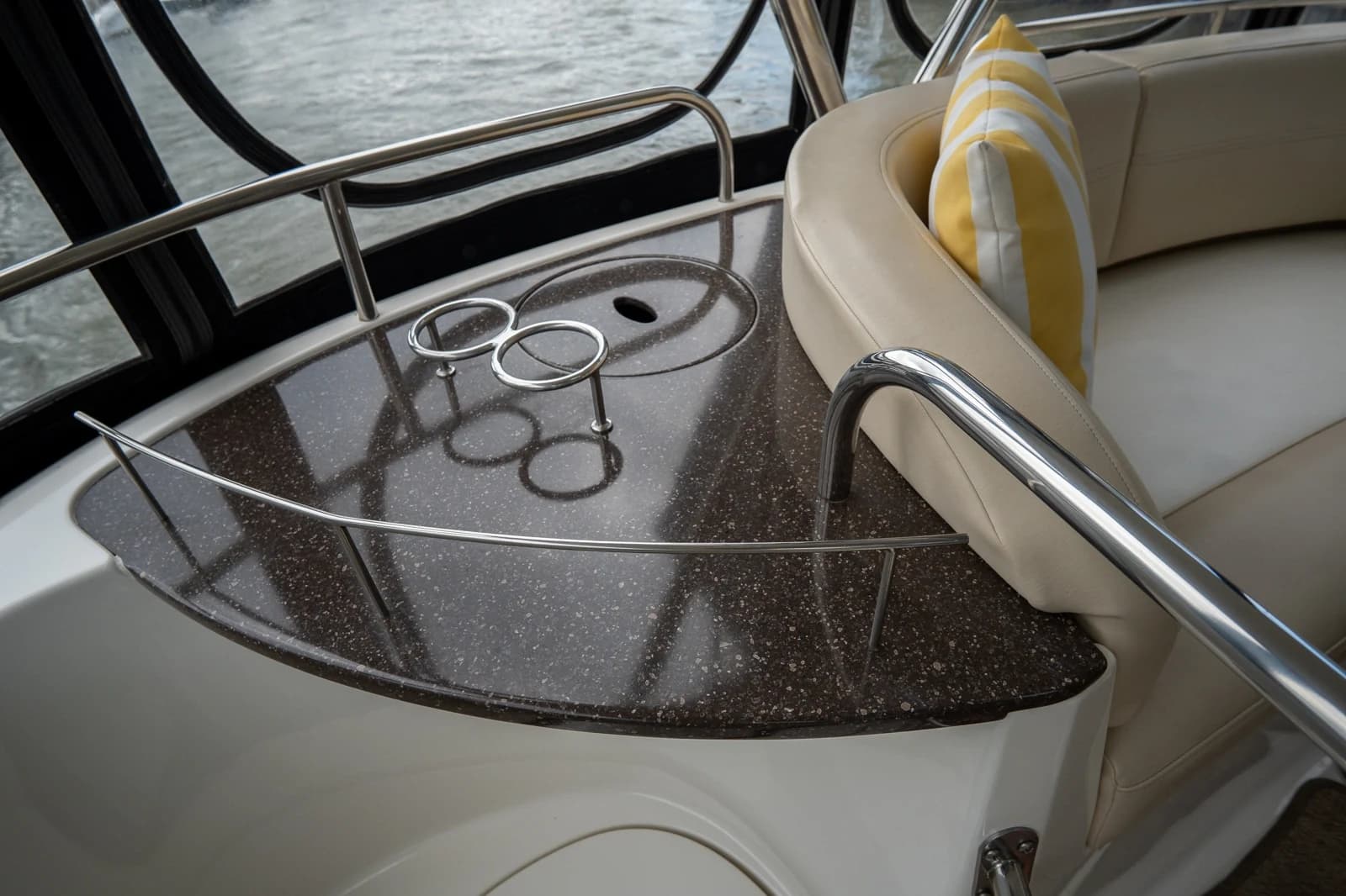 Meridian 441 Sedan — foto 31