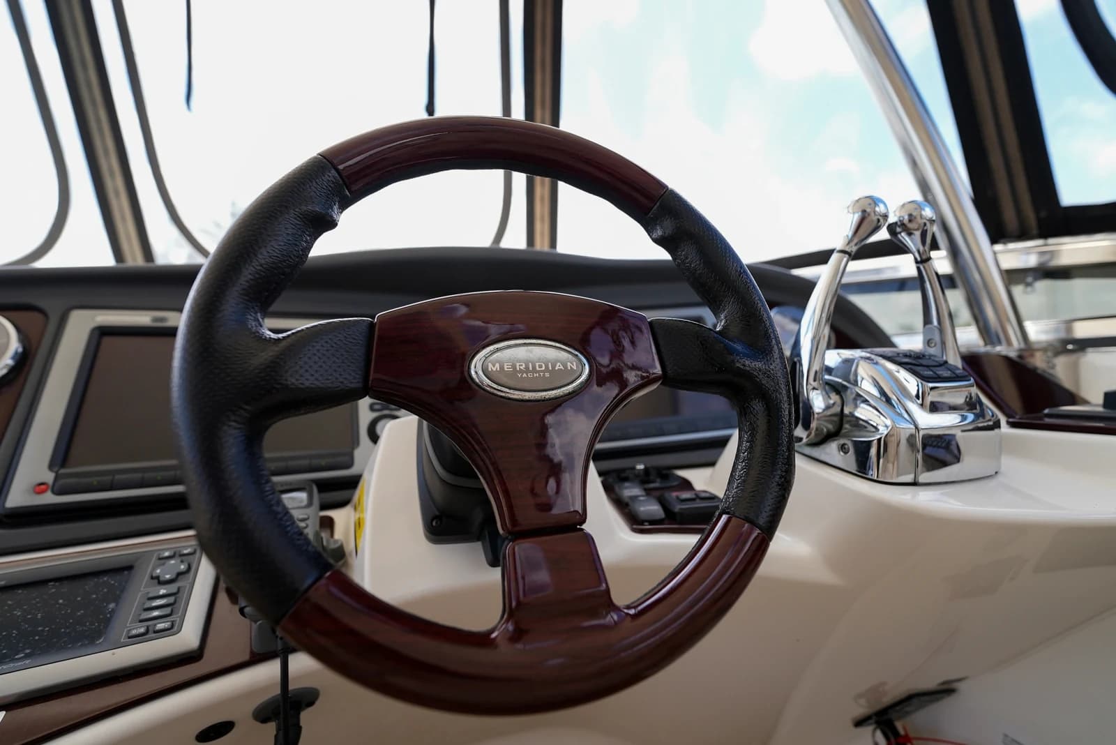 Meridian 441 Sedan — foto 39