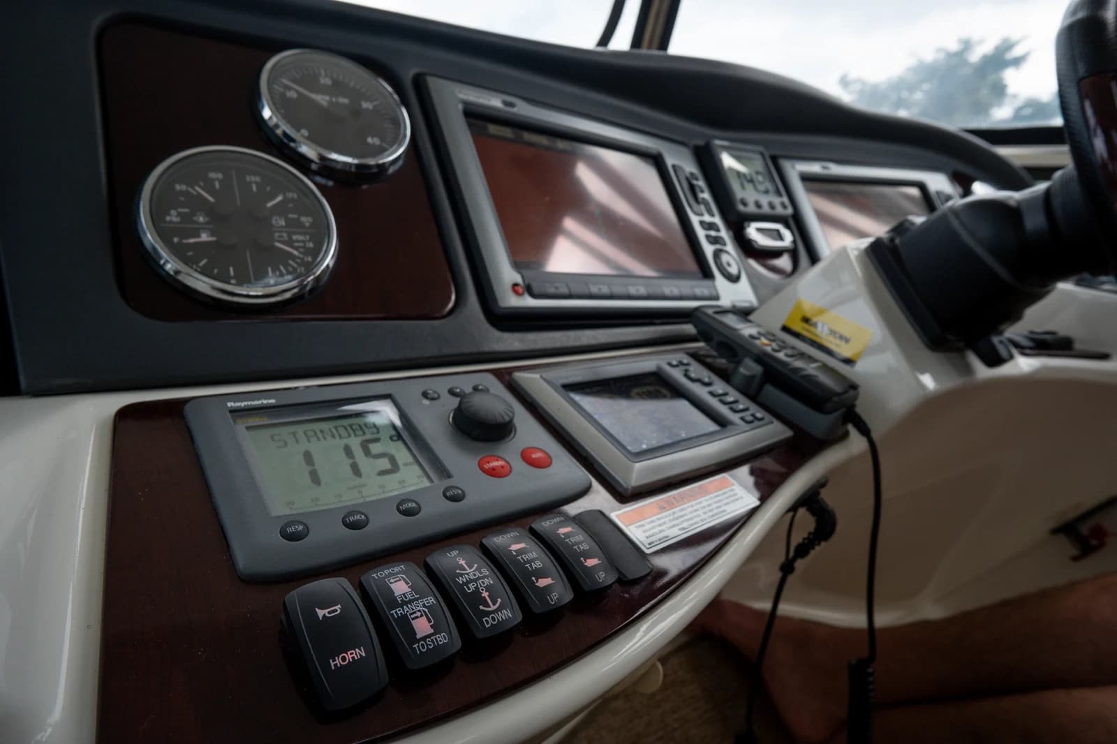 Meridian 441 Sedan — foto 43