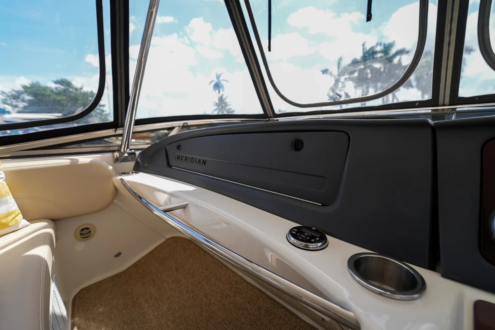 Meridian 441 Sedan — foto 45