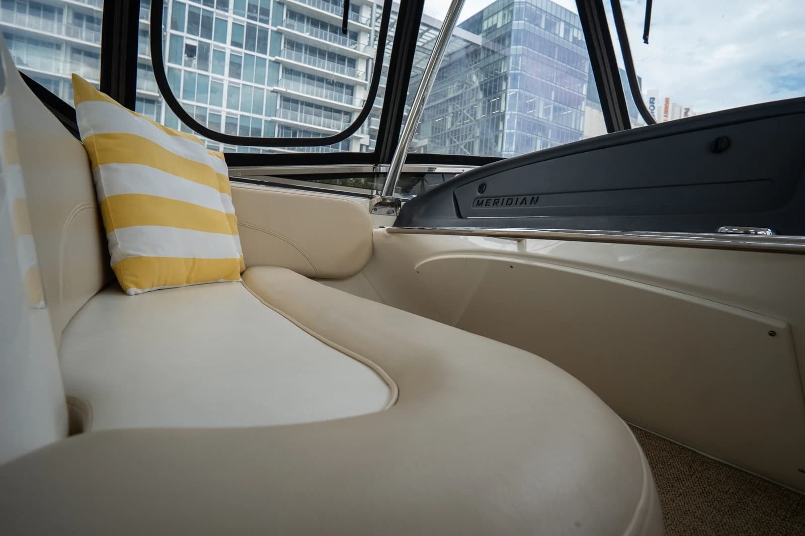 Meridian 441 Sedan — foto 46