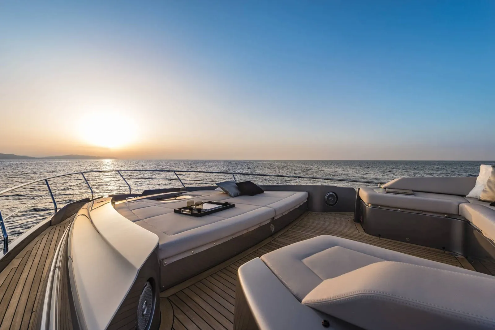 Pershing 8X — photo 3