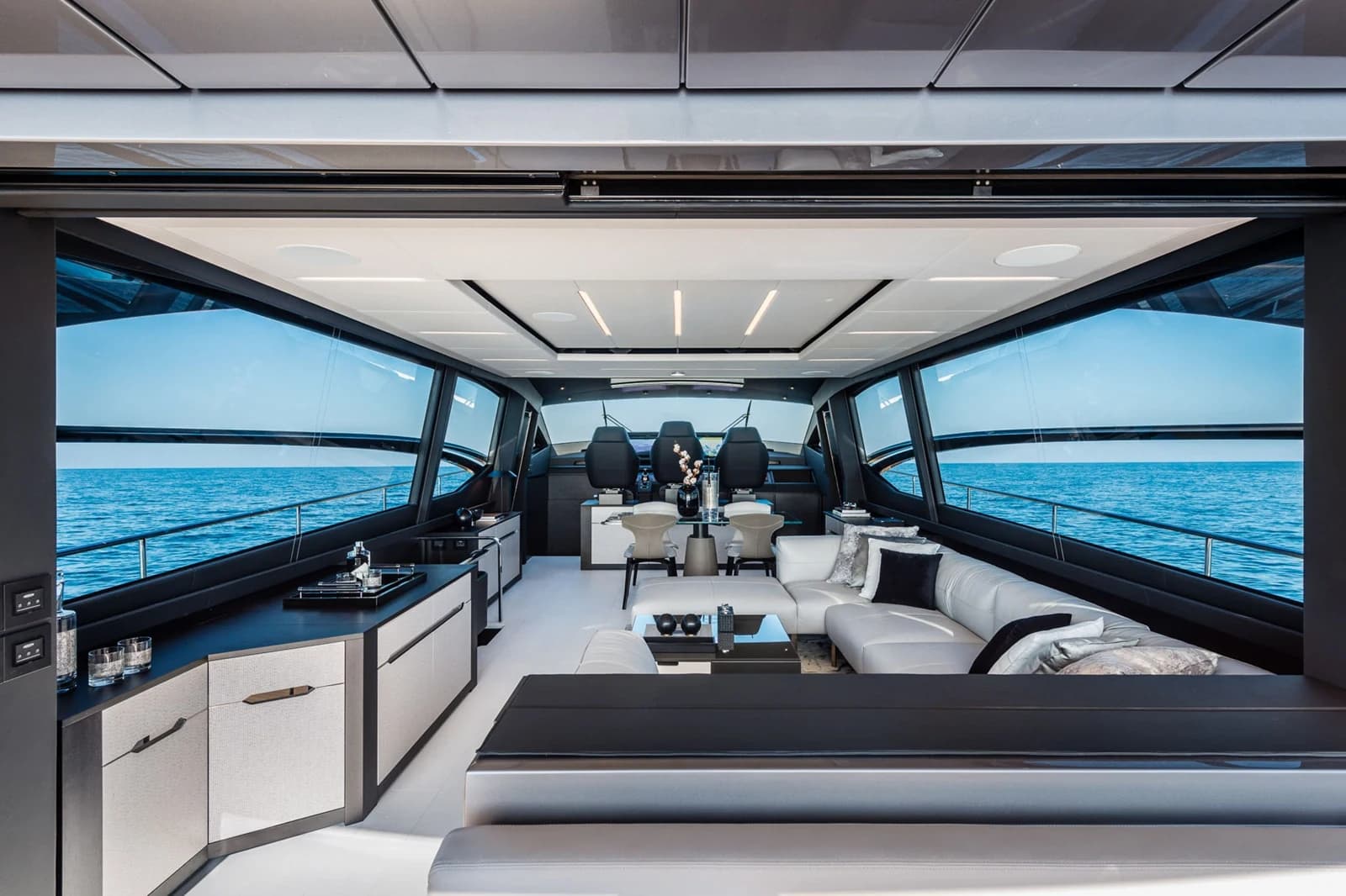 Pershing 8X — photo 10
