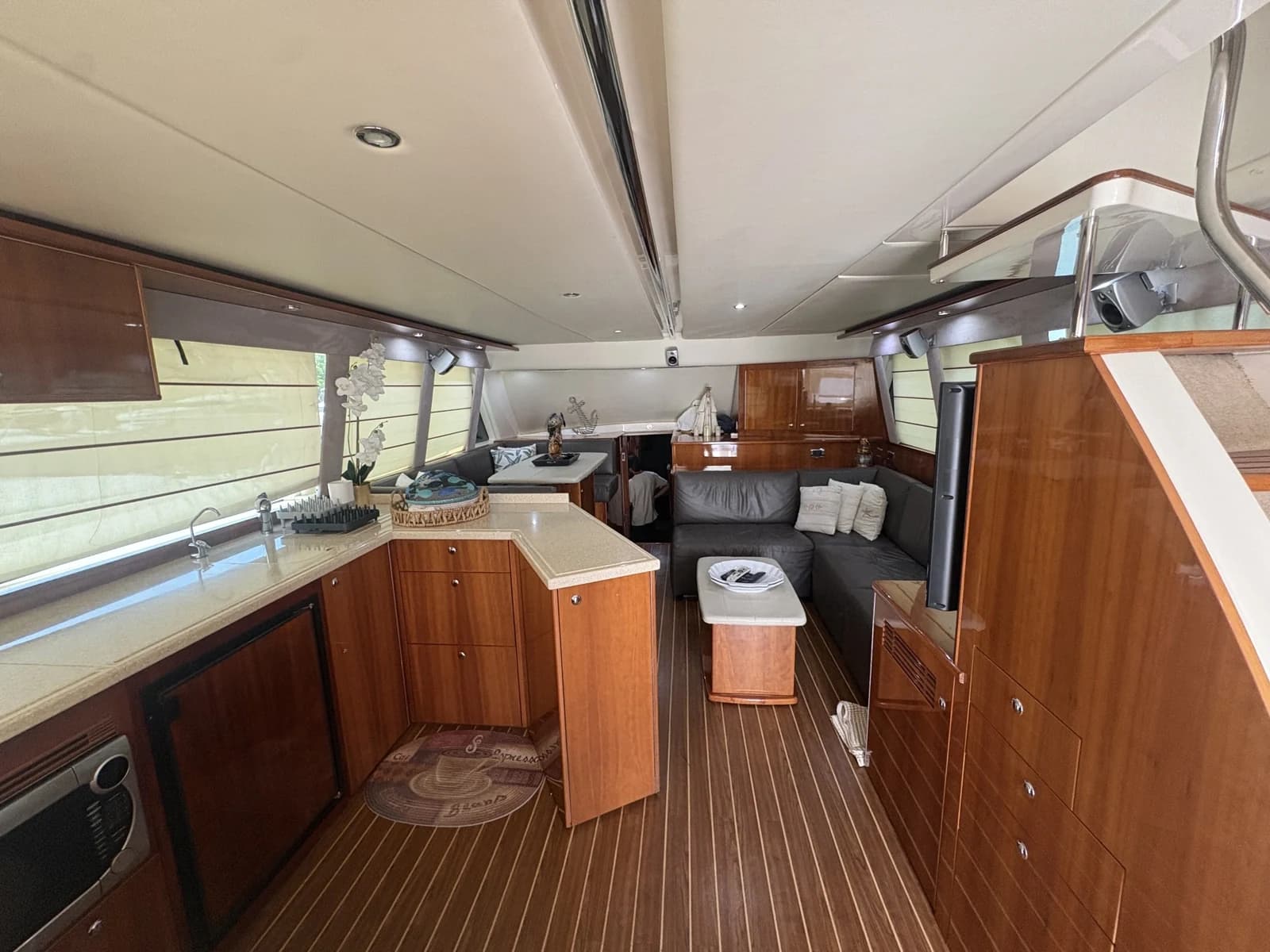 Riviera 6000 Sport Yacht — foto 2