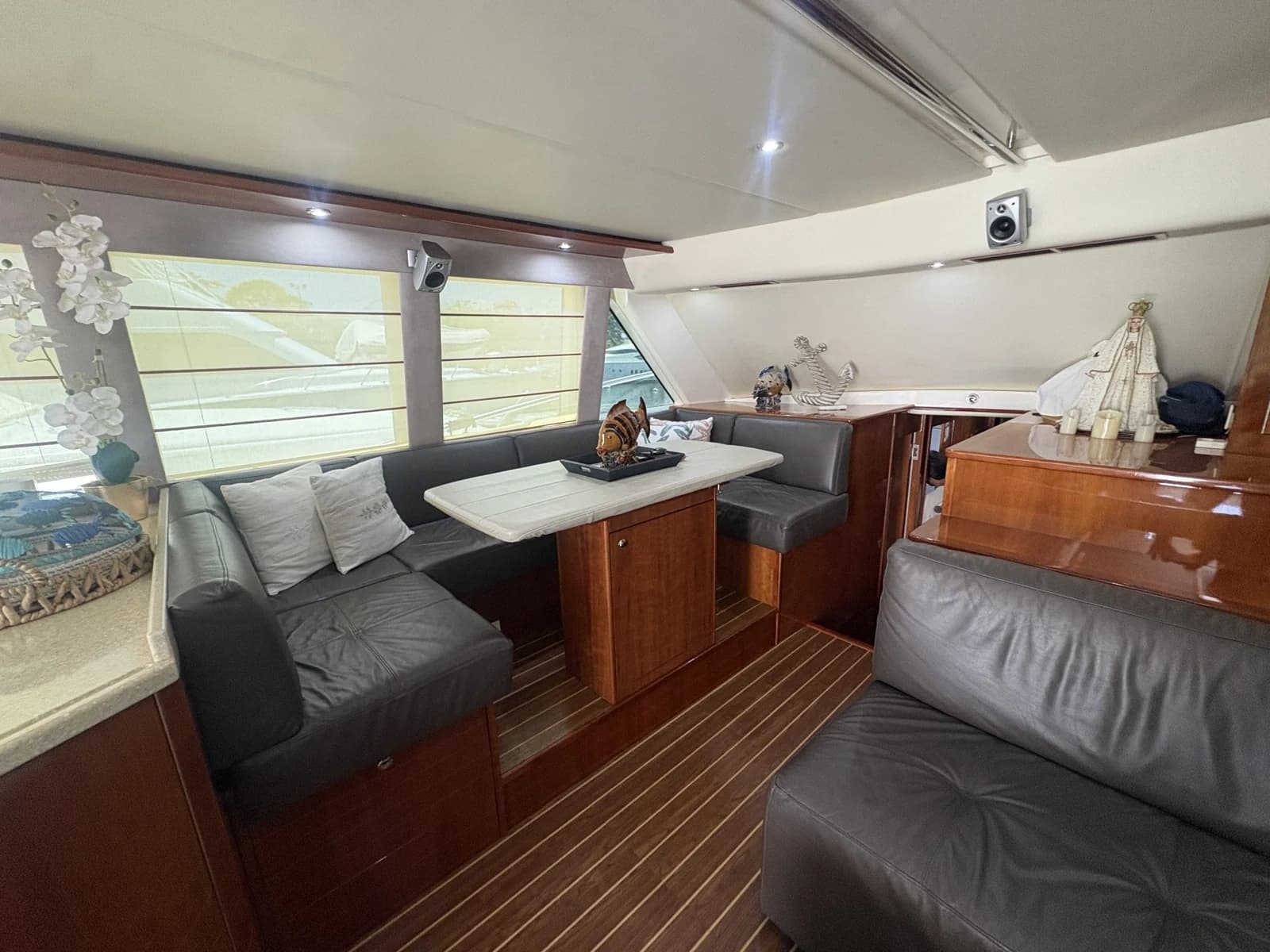Riviera 6000 Sport Yacht — foto 5