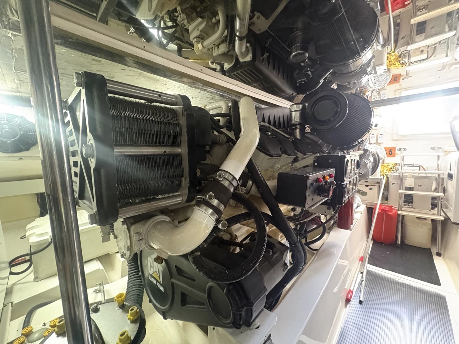 Riviera 6000 Sport Yacht — foto 17