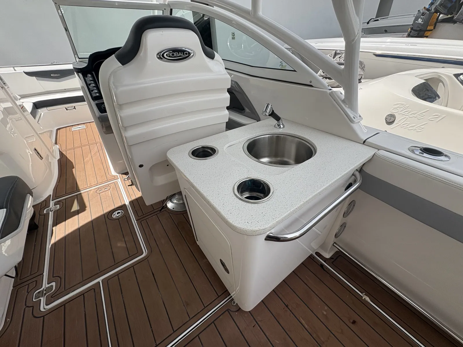 Robalo Dual Consoles — foto 9