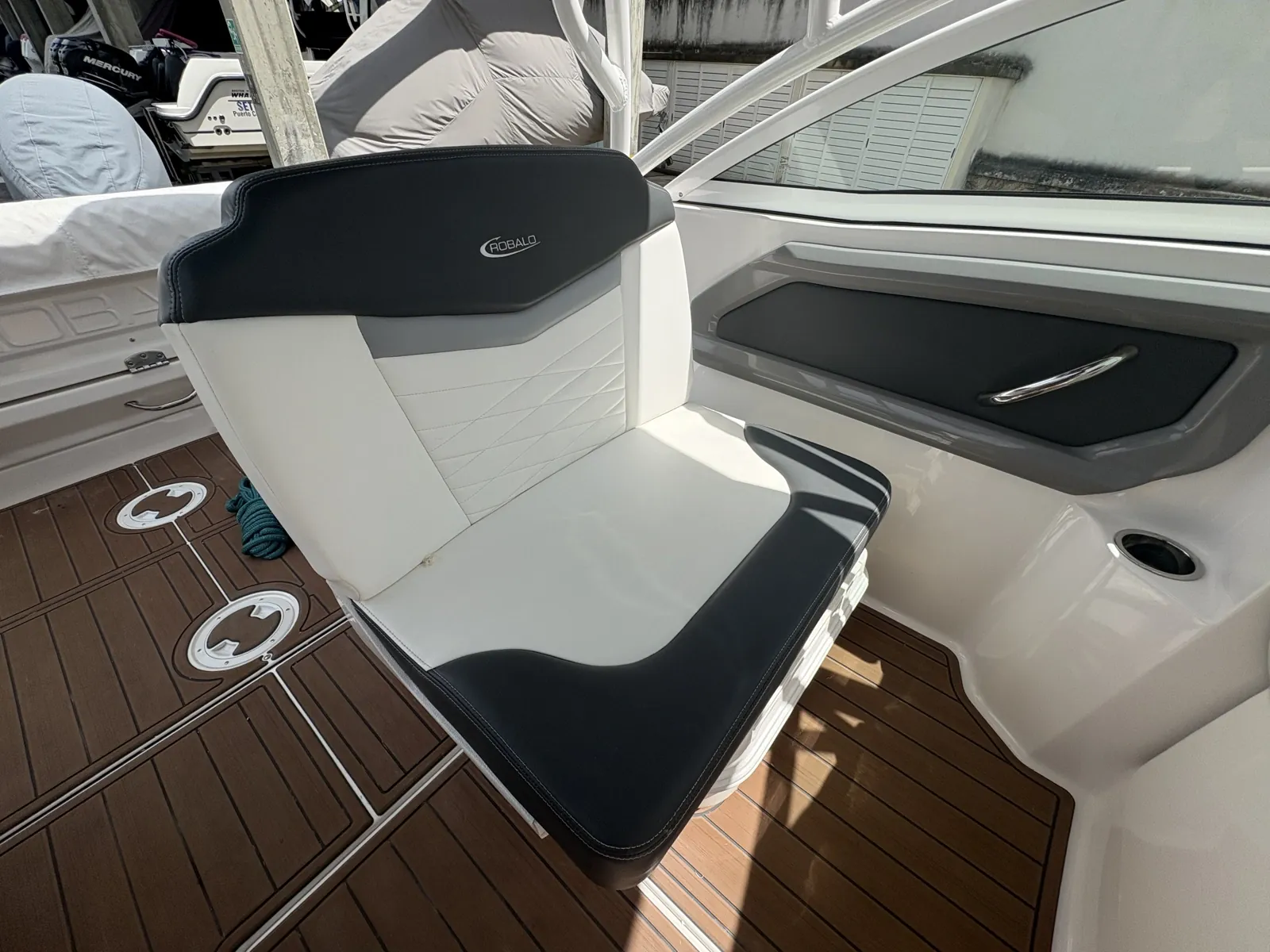 Robalo Dual Consoles — foto 13