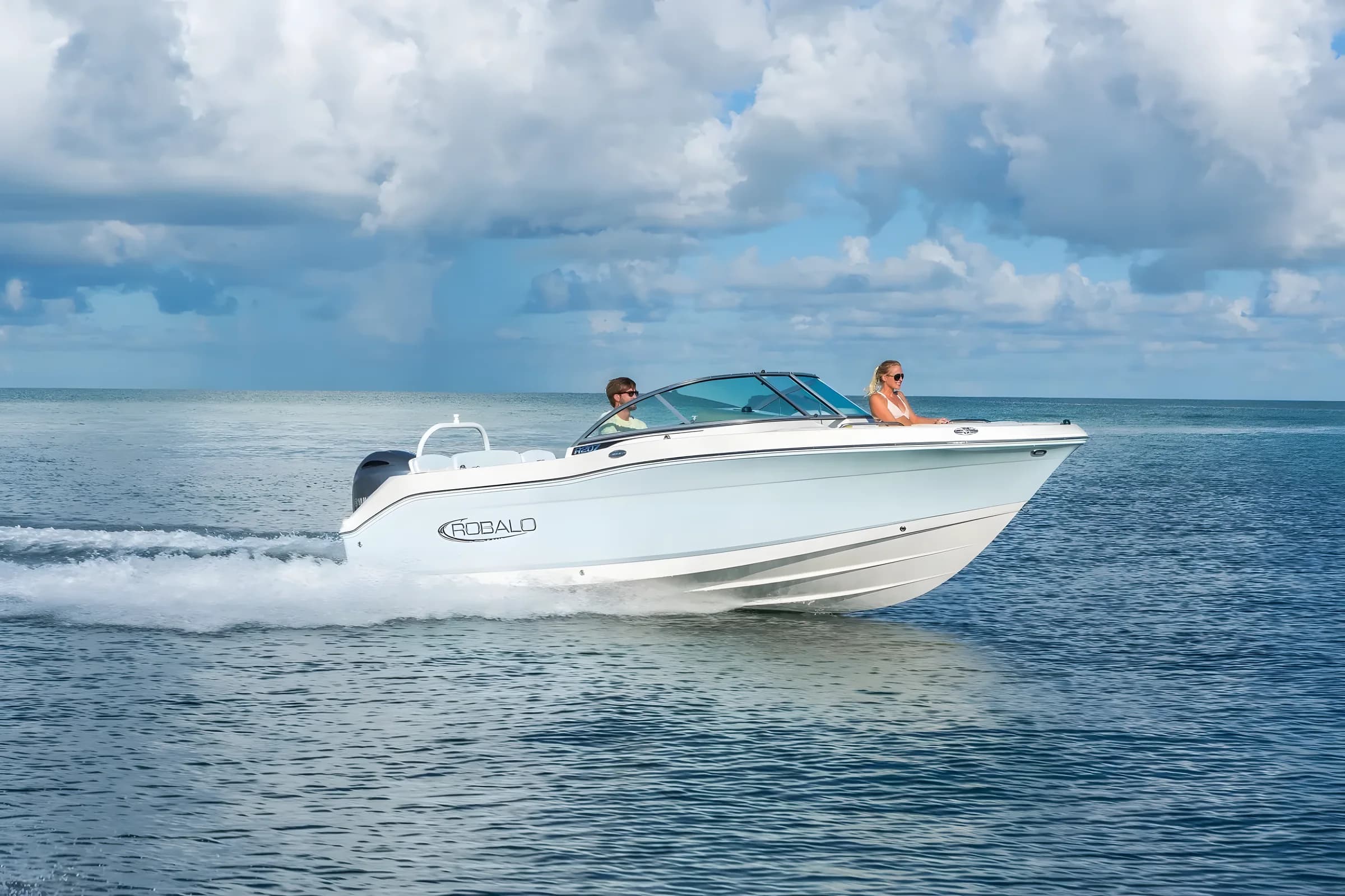 Robalo Dual Consoles R207 2027 — Bajo pedido
