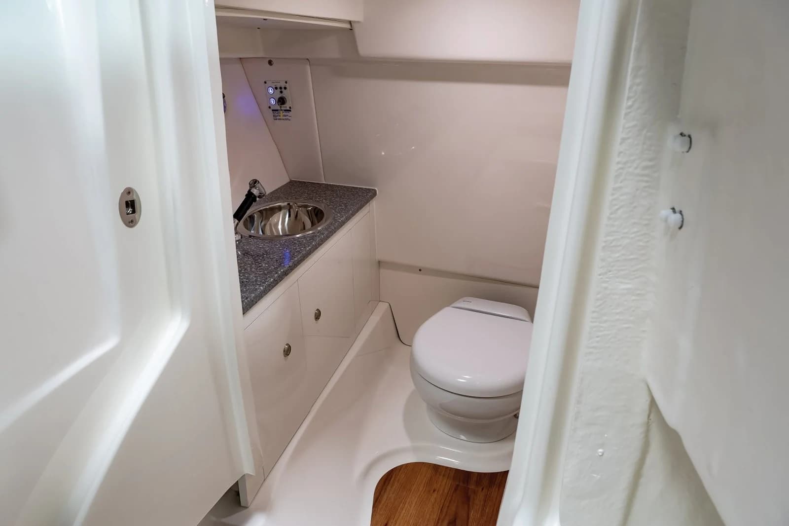 Robalo Dual Consoles R317 — foto 7