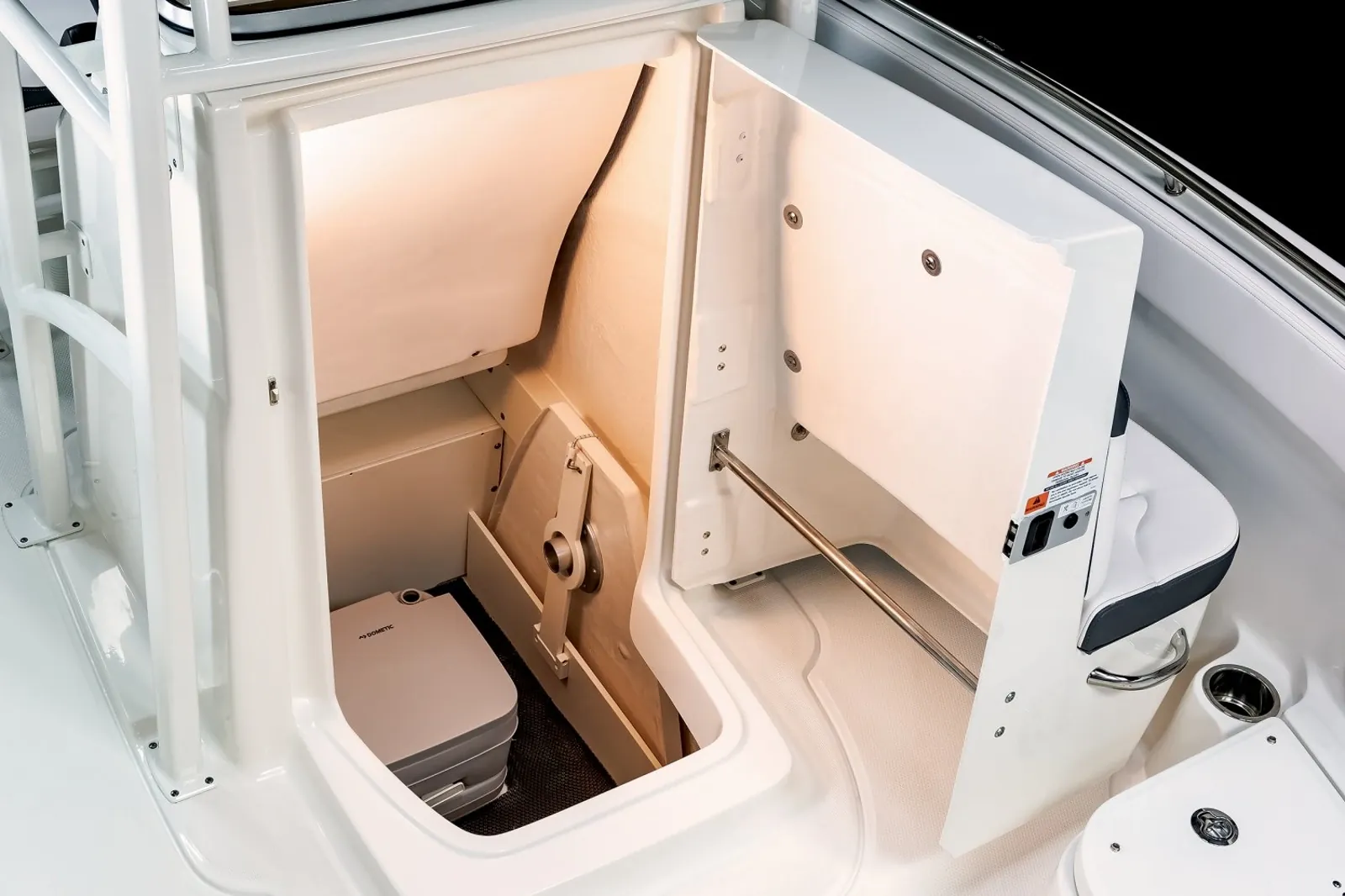 Robalo Explorer CC R222EX — foto 6
