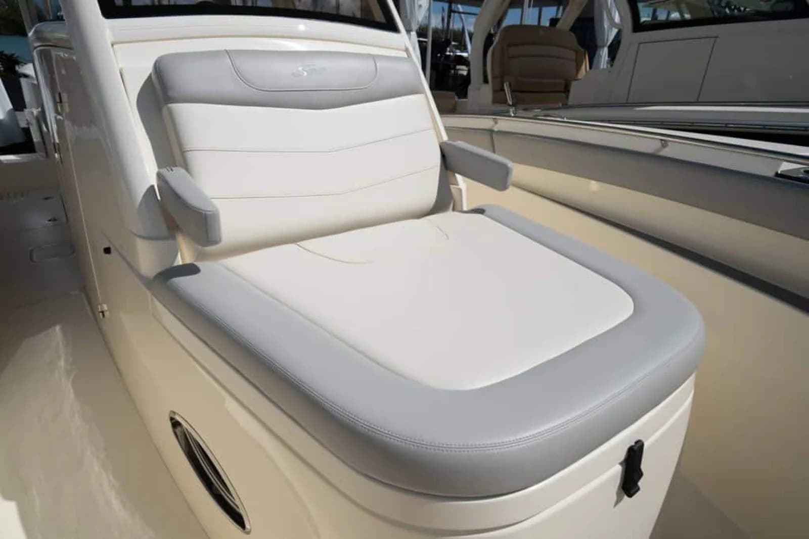 Scout 305 LXF — photo 7