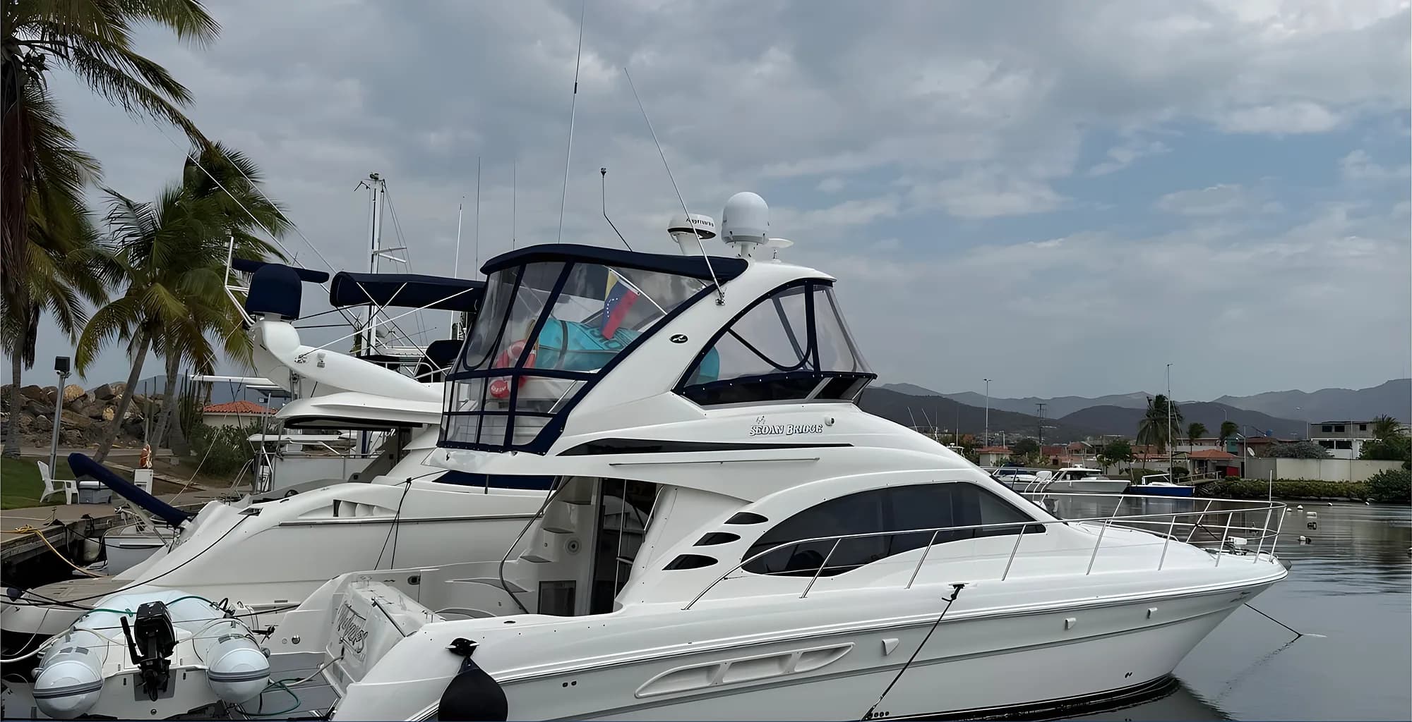 Sea Ray Sedan Bridge 2008 — Puerto La Cruz, Venezuela