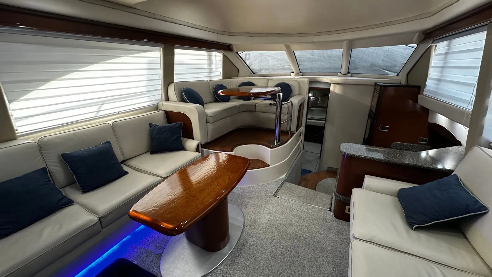 Sea Ray Sedan Bridge — foto 6