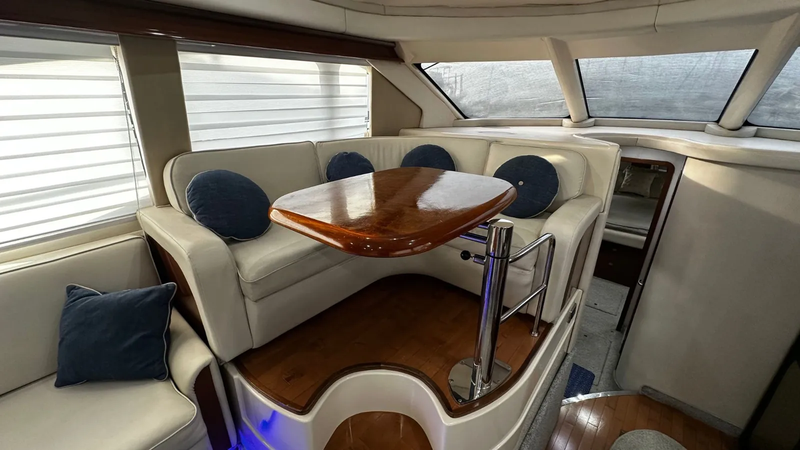 Sea Ray Sedan Bridge — foto 8