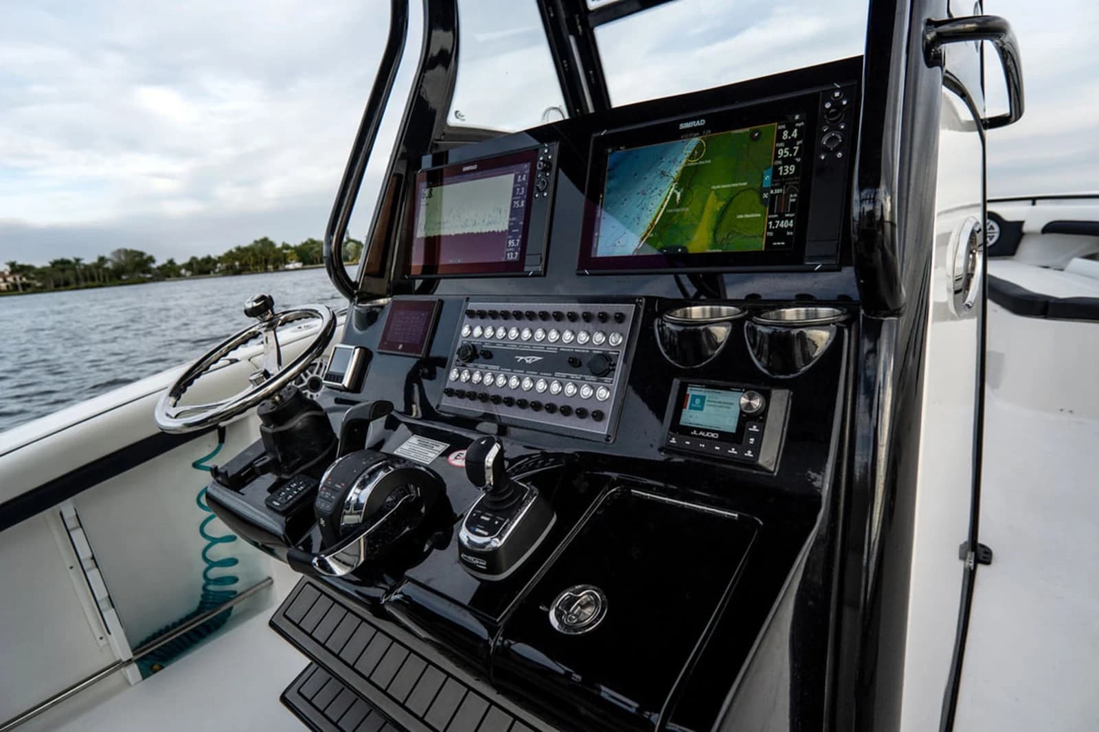 Tidewater 320 CC Adventure — foto 7