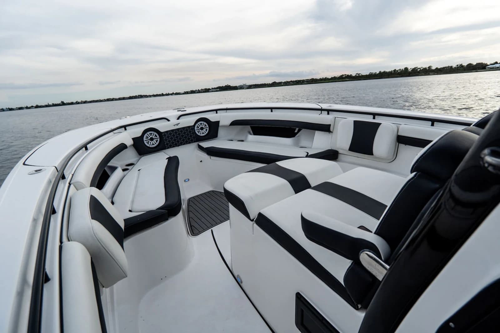 Tidewater 320 CC Adventure — foto 10