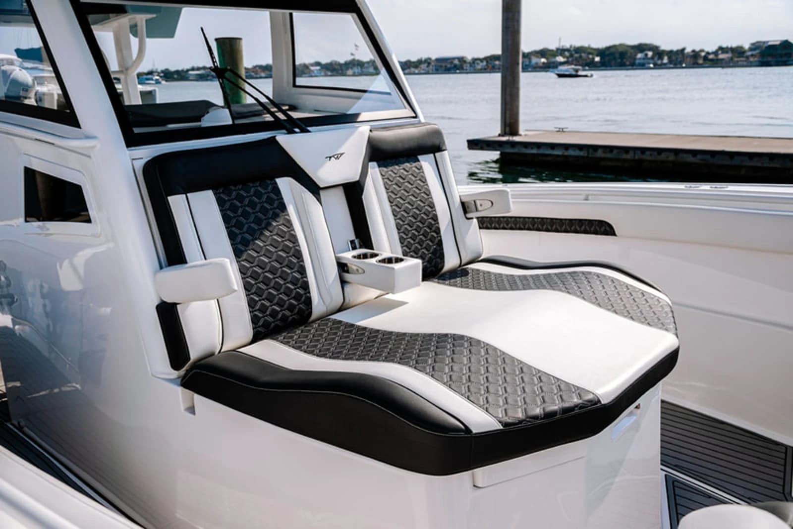 Tidewater 380 CC Adventure — foto 10