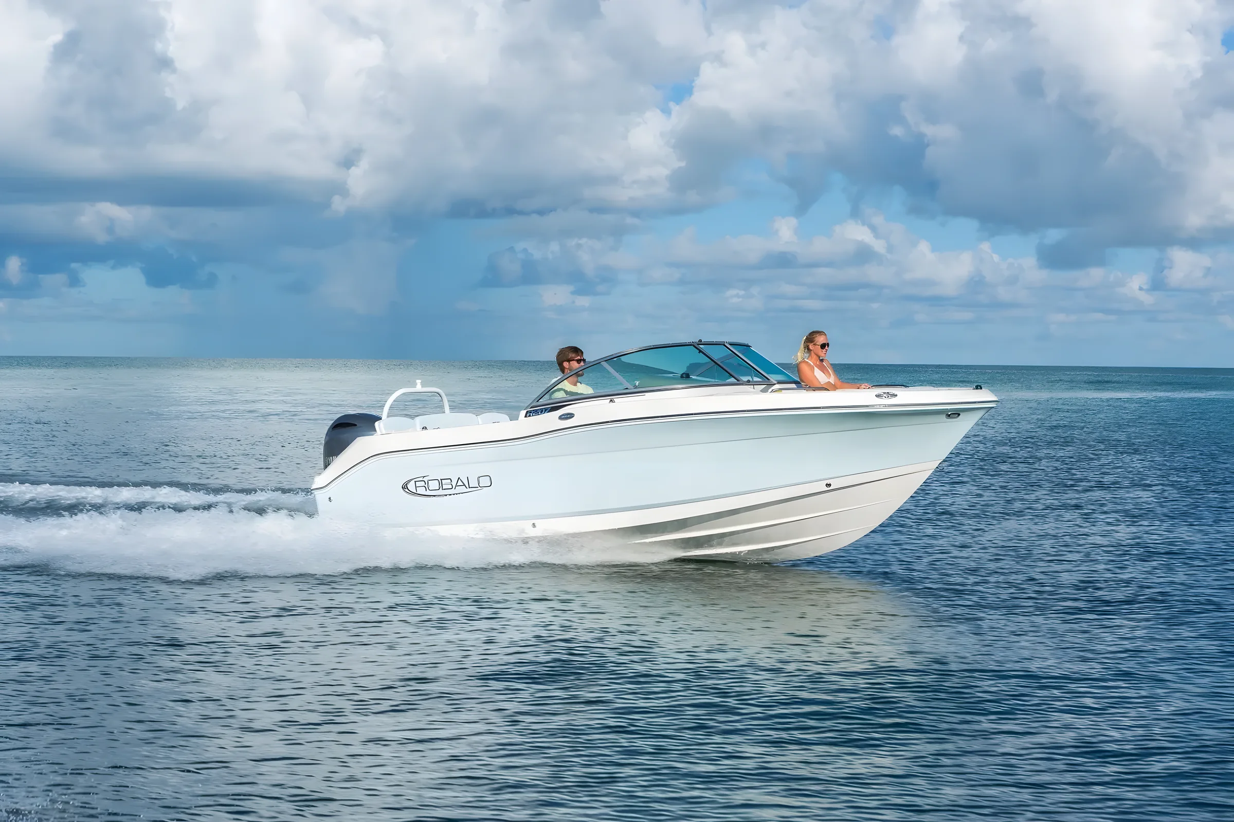 Robalo Dual Consoles R207 2027 — Bajo pedido